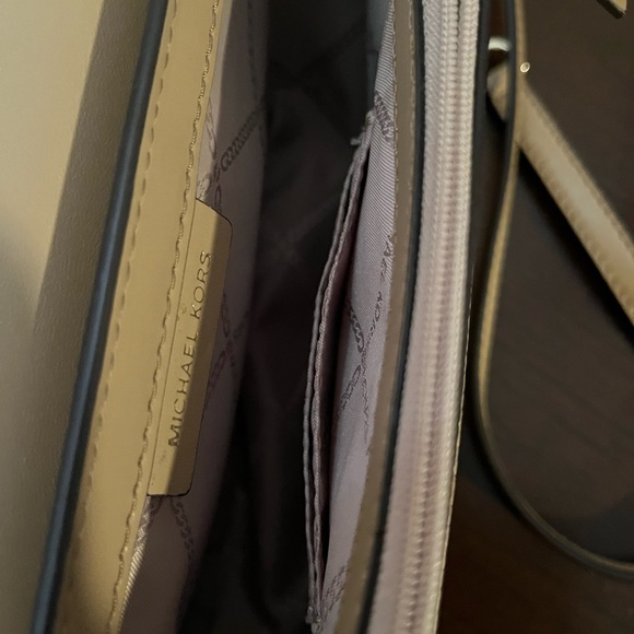 COPY - Michael Kors crossbody bag. Taupe with chain details on strap. - Picture 6 of 9